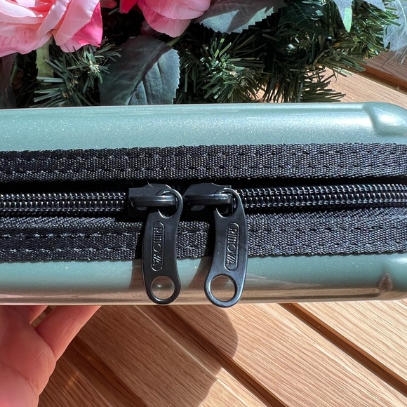 💚 RIMOWA💚 Mint Pearly Mini Travel Case - Picture 6 of 10